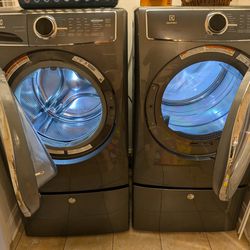 Electrolux Washer And gas Dryer 