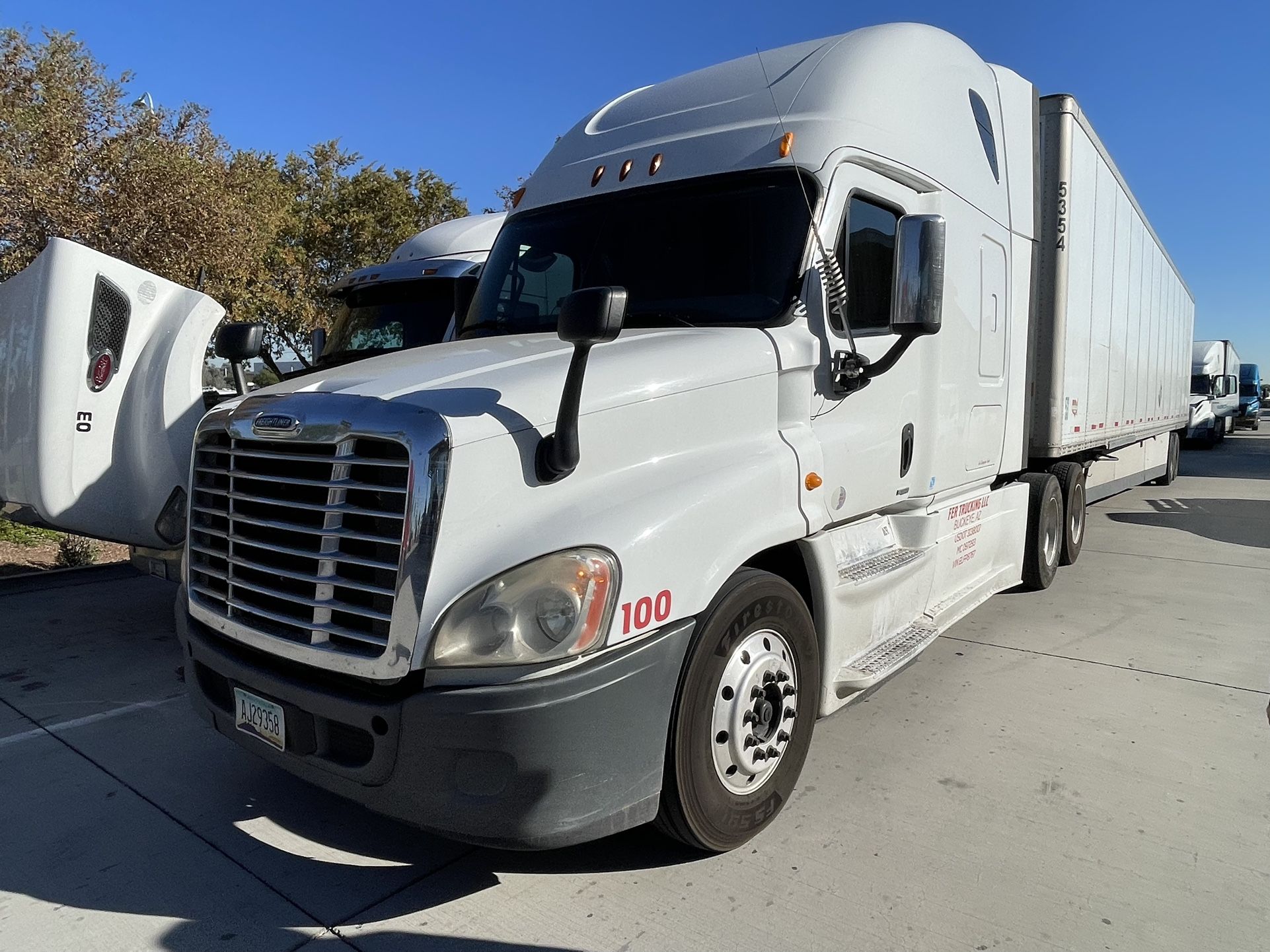 2014 FREIGHTLINER CASCADIA - DD15 13 SPEED!!