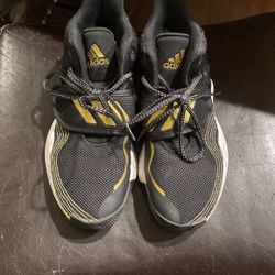 New ADIDAS BLACK GOLD SHOES Size 7 Fits Women 8