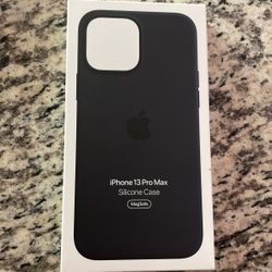 iPhone 13 Pro Max Silicone Case MagSafe