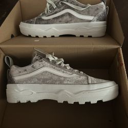 The original retail price for this shoe was $115 Size 7 1/2
