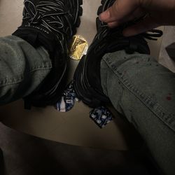 Balenciaga tracks size 42