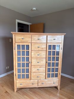 Dresser with 10 drawers and 2 doors