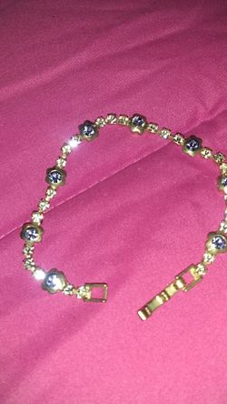 Very delicate bracelet with topaz purple stones