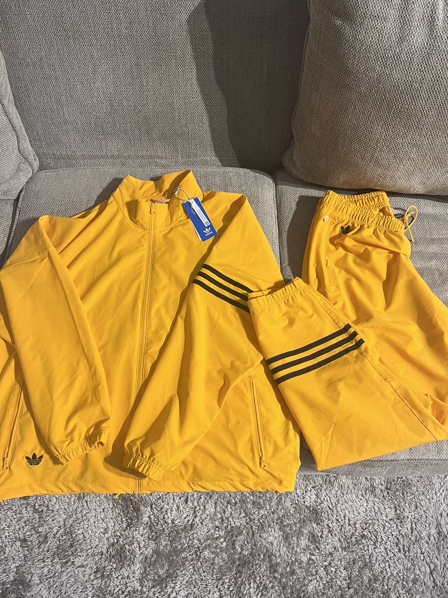 Brand new Adidas Tracksuits Windbreaker Yellow Black Sz Large