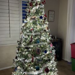 7.5-FOOT PRE-LIT REDLAND SPRUCE
