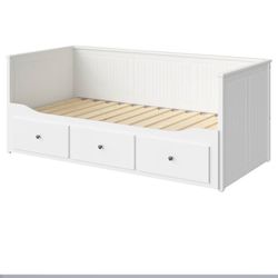 Daybed & Dresser Set  