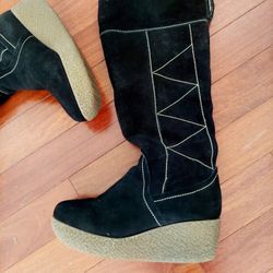 Size 8 leather tall boots. 