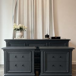 Beautiful Broyhill Premier Refinished Dresser & Night stand Set