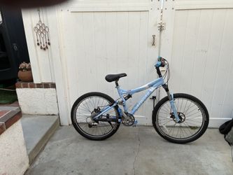 Specialized XC mountain bike.