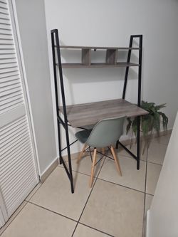 Escritorio con silla/ desk with chair