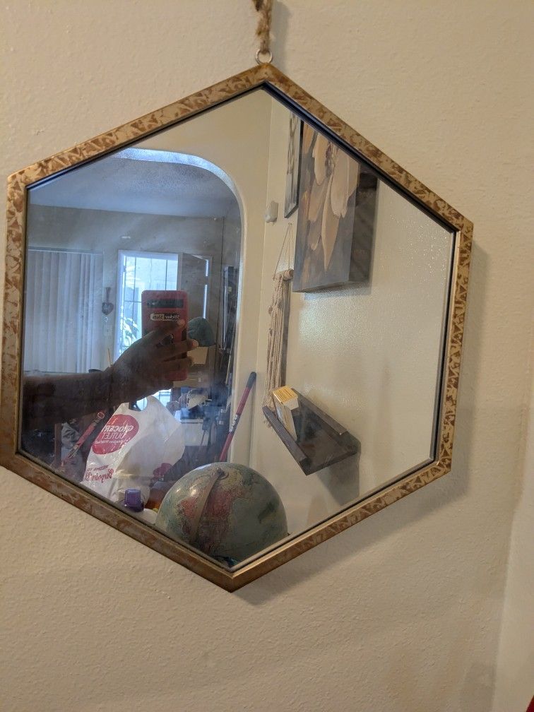 Hang Up Mirror