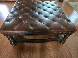 43x43x19 Cocktail Table