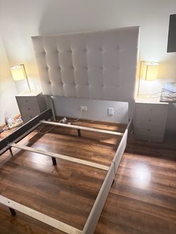 *Moving * Queen bedroom set with 2 modern 3-Drawer Nightstand with Textured Wood Grain
