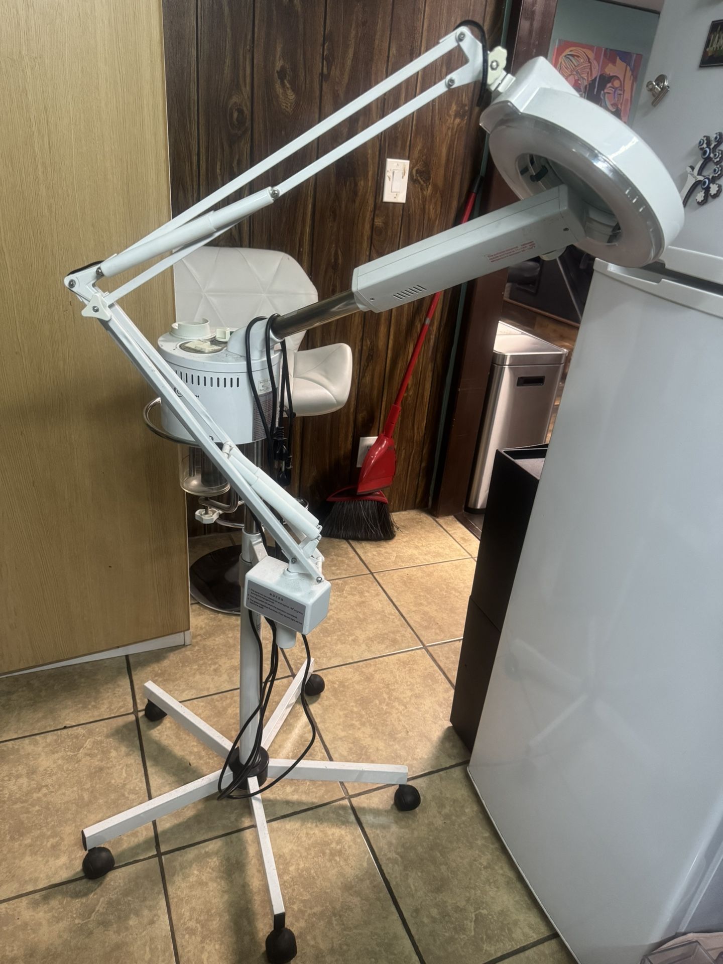 Facial Steamer With Magnifying Lens