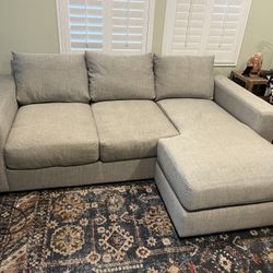 Light Grey Jerome’s Sectional With Reversible Chaise And Throws 