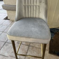 Set Of 2 Bar Stools. 