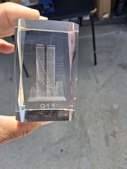 911 NYC Twin Towers Etched 3D Crystal Paperweight 3"