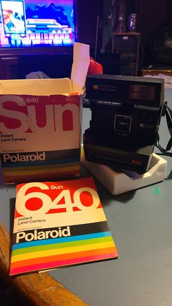 Polaroid SUN 640 INSTANT LAND CAMERA