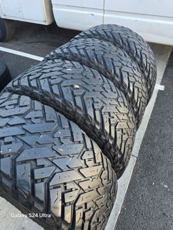 2 used tires  Lt 37x13.50r18 Toyo MT Open Country $250.00