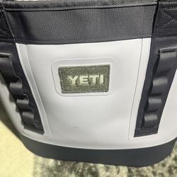 Yeti 35 Cameo Lavender Tote