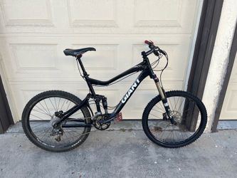 Giant Reign Mountain Bike - 2011