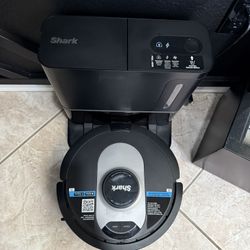 Shark RV2502AE AI Ultra Robot Self-Empty Vacuum, Black،Brand Shark