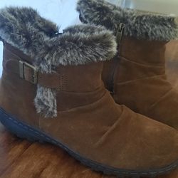 Khombu Suede Boots Size 10