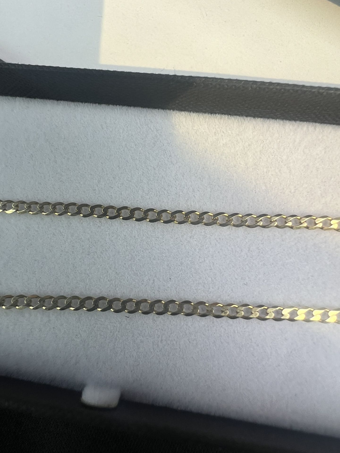 10k Cuban Curb 2.5mm 22” 4.4 Grams