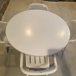 Outdoor White Table W/Chairs