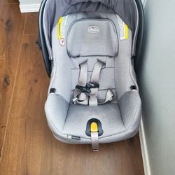 Chicco Keyfit Car Seat and 2 Bases 