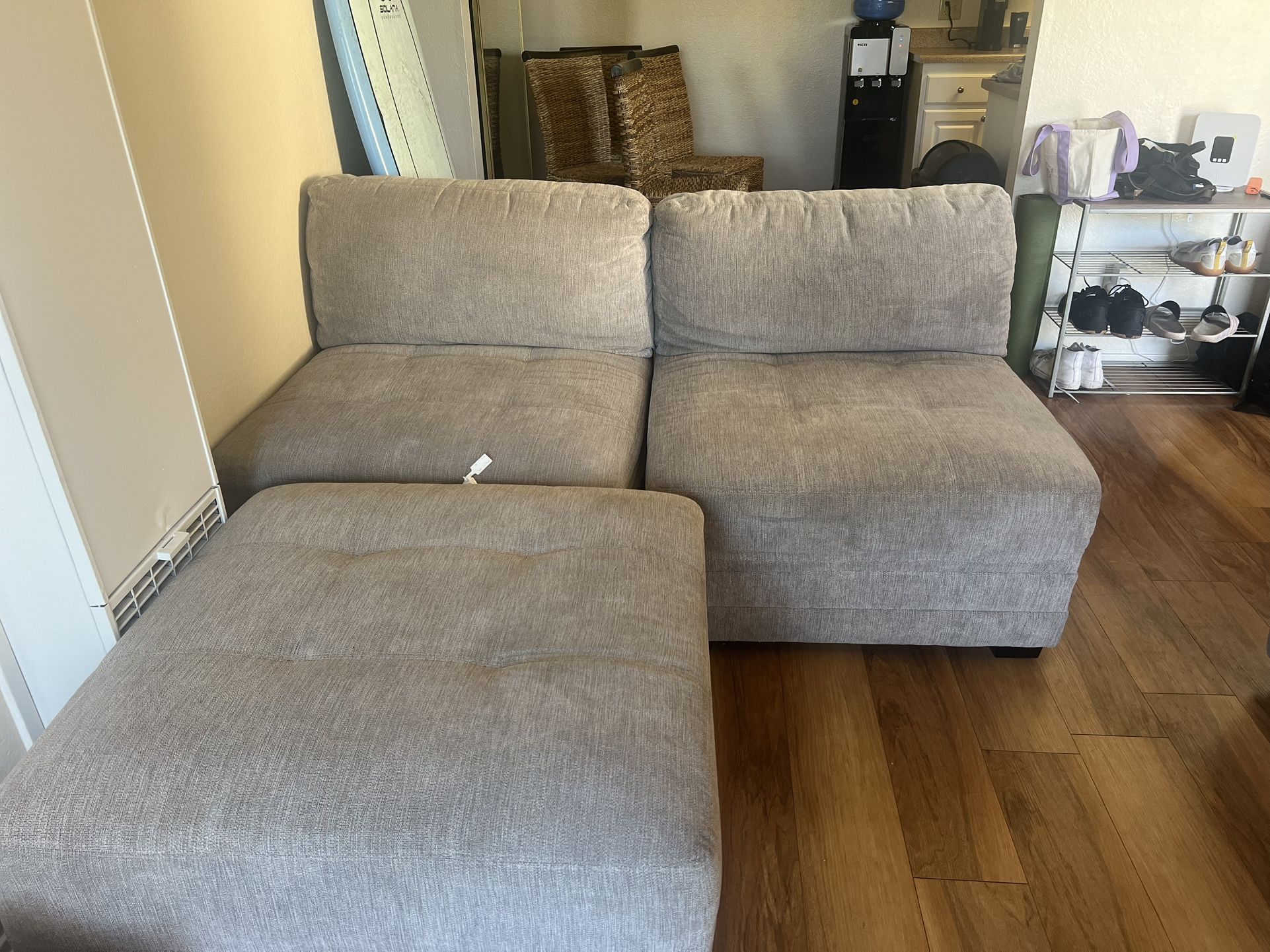 Sectional Couch In Excellent Condition 
