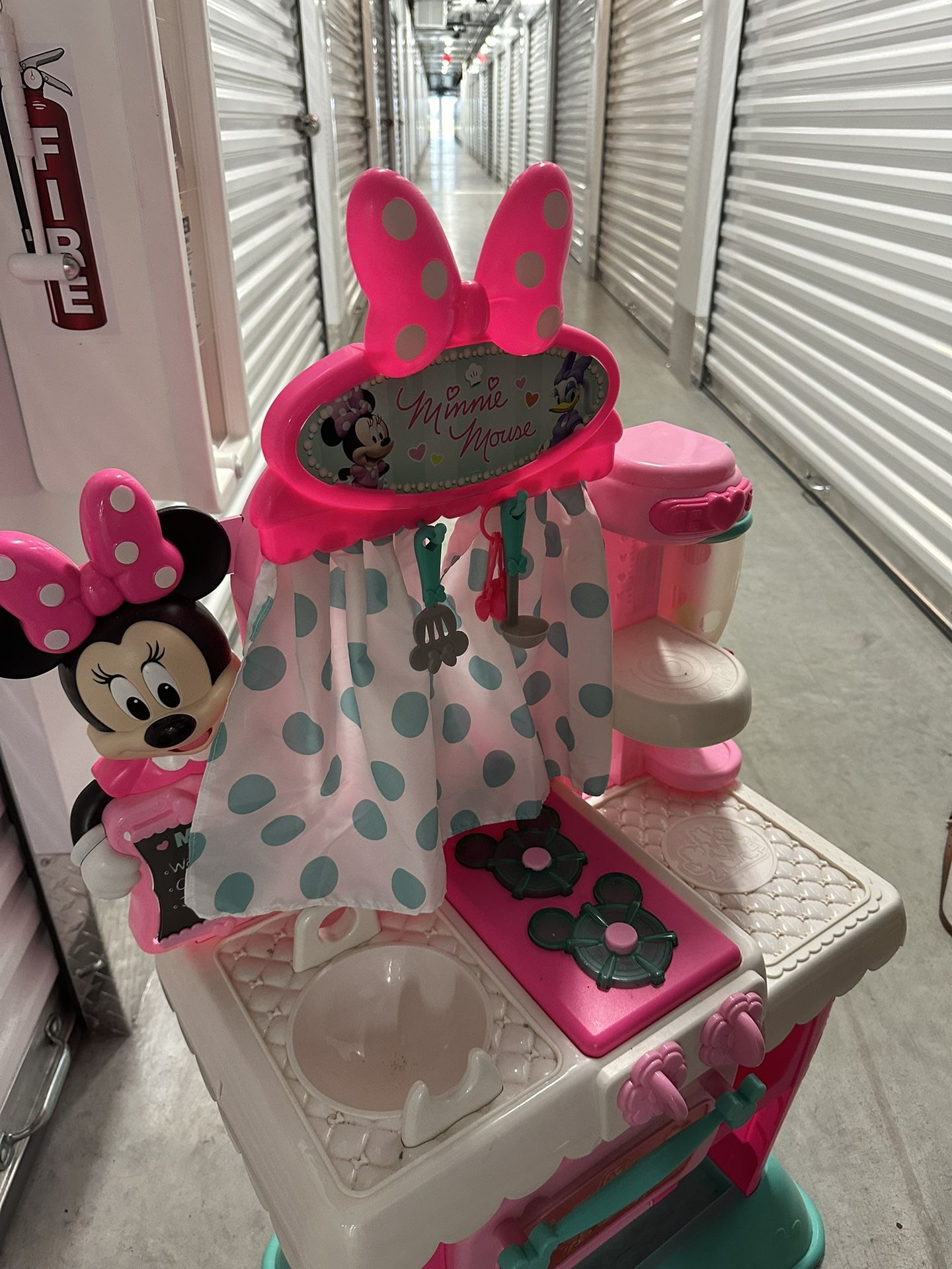 Minnie Kitchen (Everything Included)