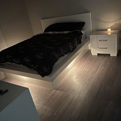 Light up Platform Queen Bedroom Set (3 Pieces)