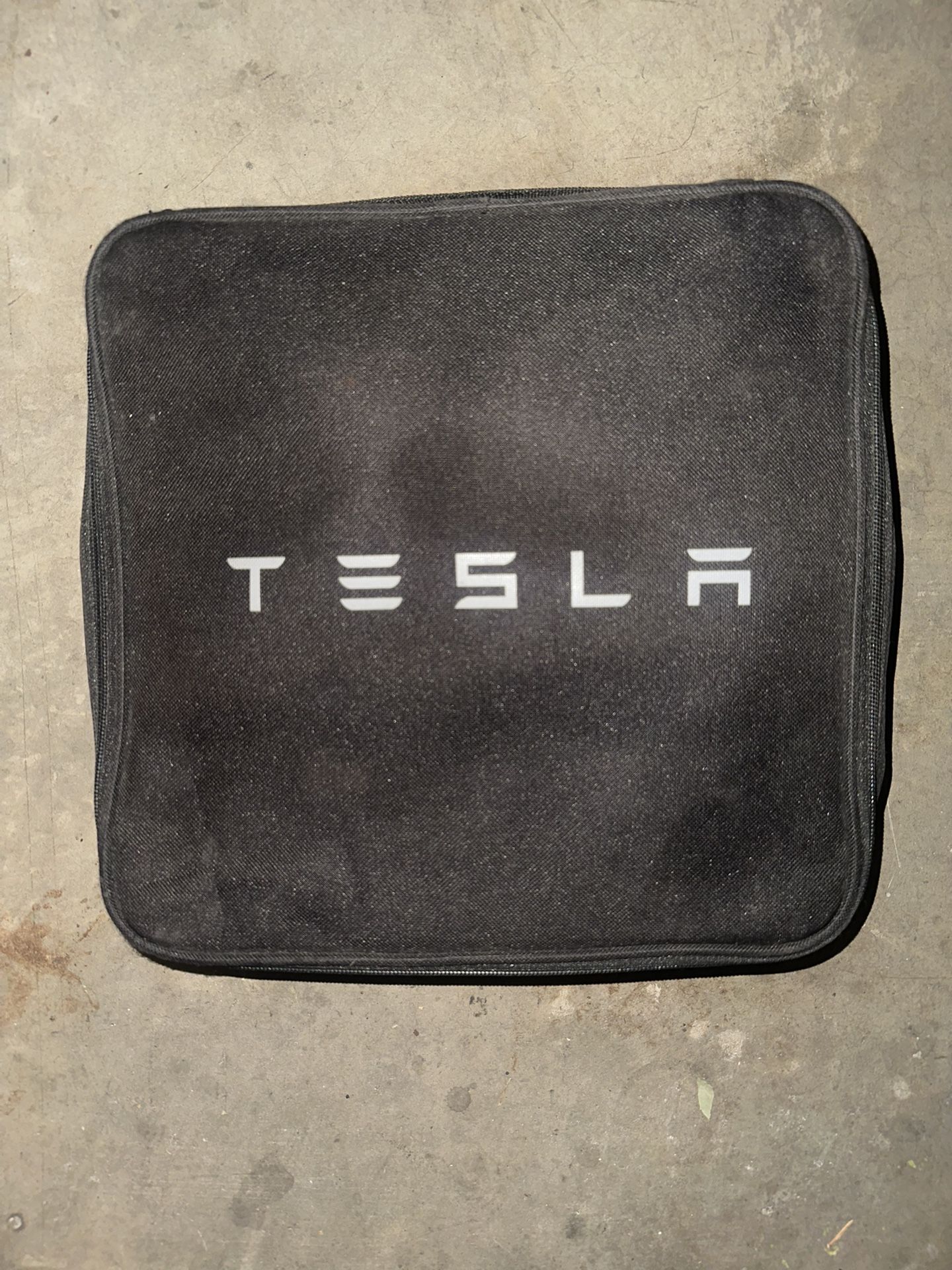 Tesla Mobile Charger