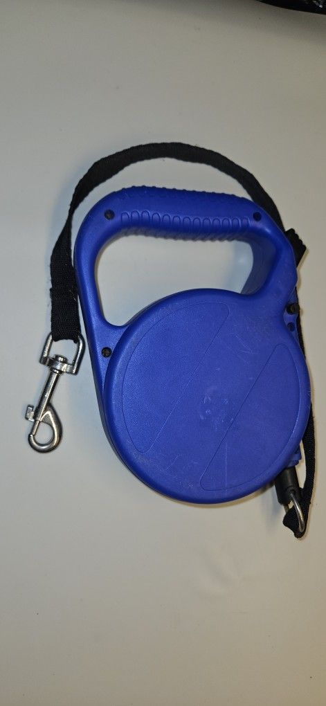 24 Foot Spring Loaded Retractable Reel Dog Leash