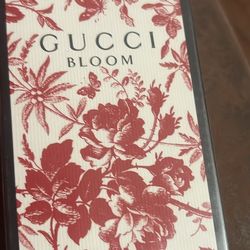 Gucci bloom perfume