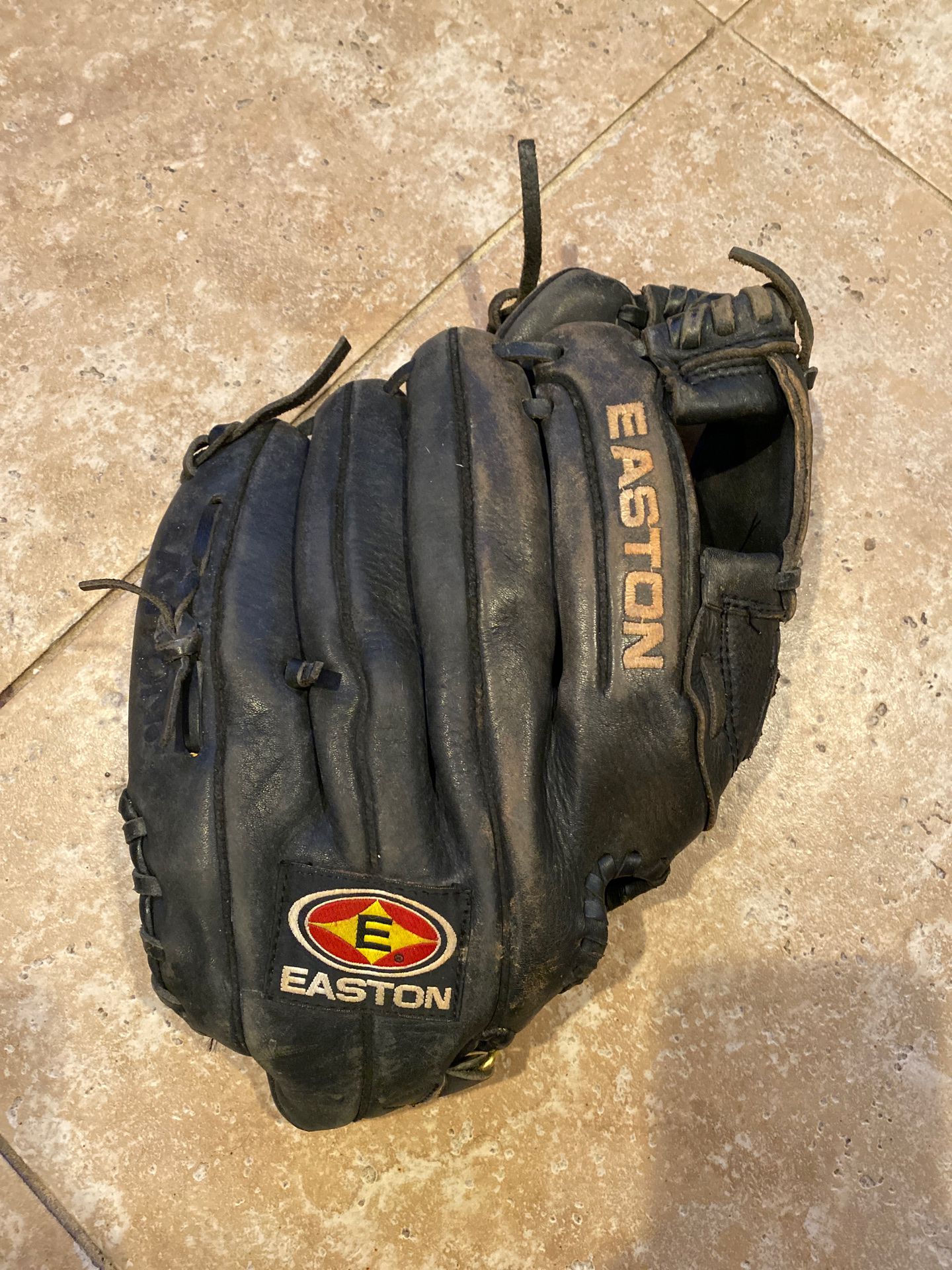 Easton baseball ⚾️ glove 12.5”