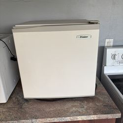 Haeir MiniFridge