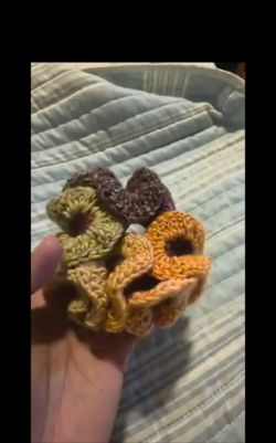 SCRUNCHIE HANDMADE