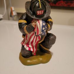 2002 Resin Enduring Spirit 9-11 Kneeling Firefighter W/ American Flag - RL Zatta