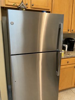 GE Stainless Steel Top-Freezer Refrigerator
