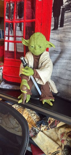 Like new no box yoda talking works