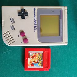 Original Gameboy w/ Pokémon