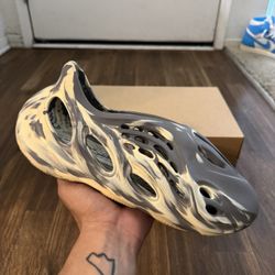 YEEZY Foam Runner “MX Moon Gray” Size 12 *PRE-OWNED*
