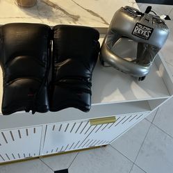 Boxing Gear - Everlast lace up 16oz gloves (black) Cleto Reyes headgear (Silver) 