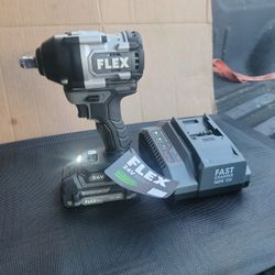 FLEX MID-TORQUE 24-VOLT VARIABLE SPEED BRUSHLESS 1/2-IN DRIVE CORDLESS IMPACT WRENCH 2.5 AH BATTERY AND CHARGER INCLUDED 750 FT-LBS OF TORQUE 