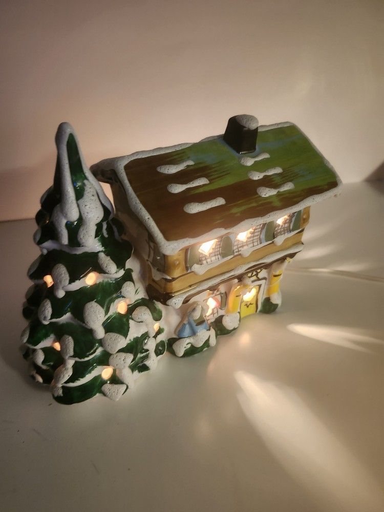 Christmas, Snow Village Mountain Lodge, excellent condition, firm price