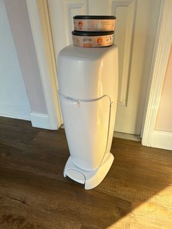 Diaper Genie Diaper Pail with 2 Refills