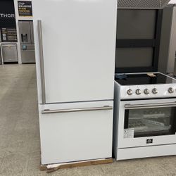 New 31” Bottom Freezer Refrigerator By FORNO - Financing Available With $10 down Payment 